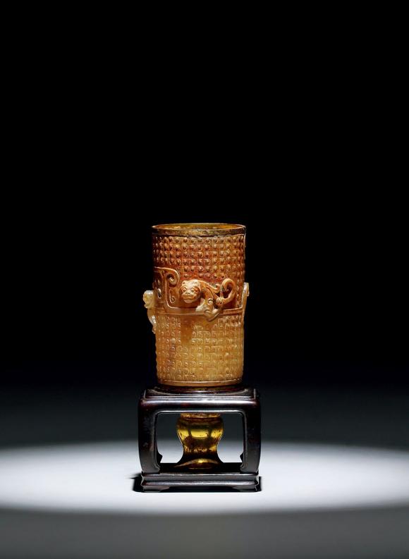 古玉螭龙纹高足杯