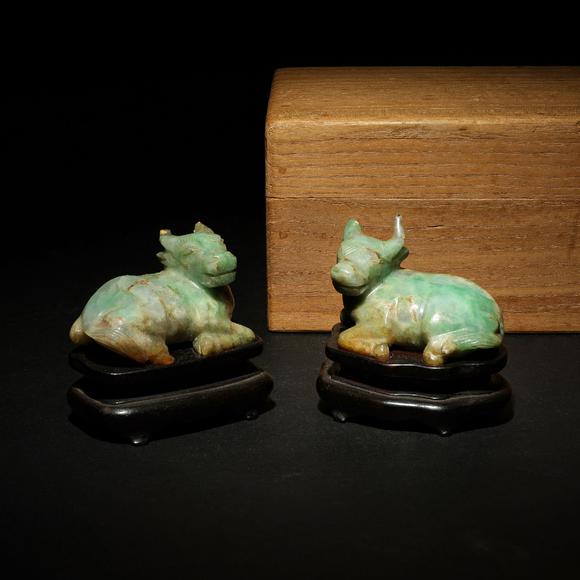 清翡翠牛一对