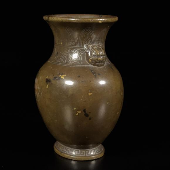 古龍會(huì)十七世紀(jì)「石叟」款 銅點(diǎn)金錯(cuò)銀 獅子耳瓶