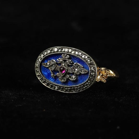 Horizontal Enchère Art Nouveau Fabergé Style Guilloché Enamel Double-Headed Eagle Converted Ring
