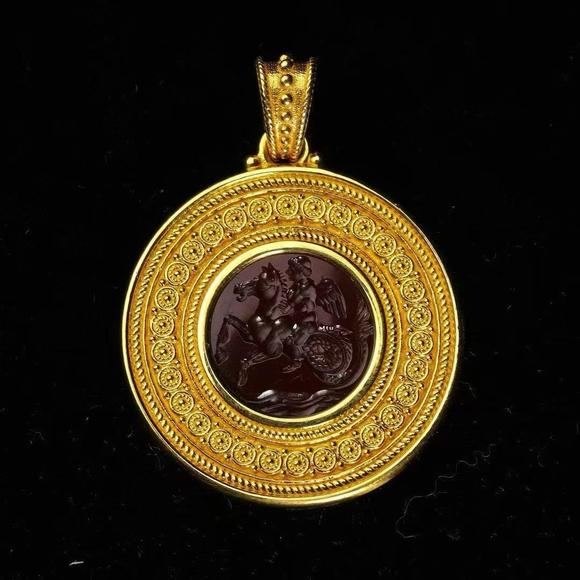 Horizontal Enchère Etruscan Revival 22K Gold Carnelian Intaglio Pendant