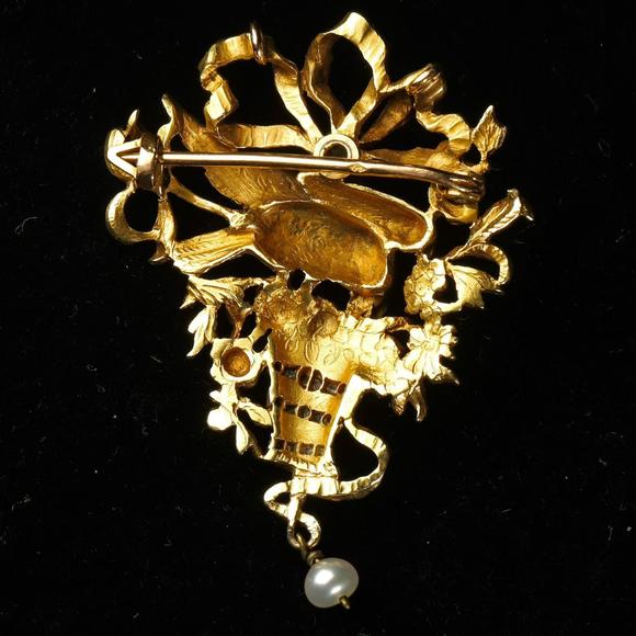 Horizontal Enchère French Art Nouveau Repoussé 18K Gold Dove Floral Basket Pearl Diamond Brooch