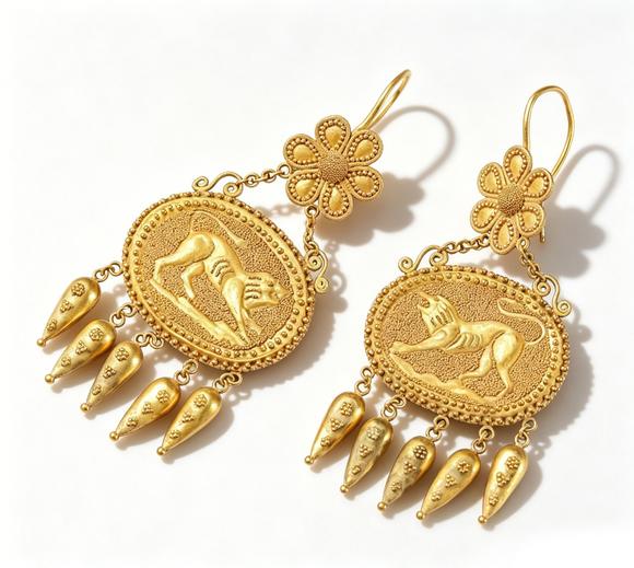 Horizontal Enchère A Pair of Roman Imperial Granulated Gold Lion-Embossed Tassel Earrings, Circa