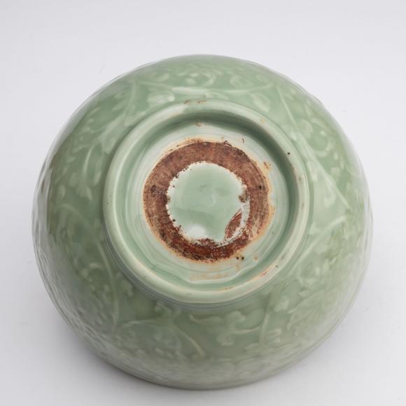 千峰會明 龍泉窯花卉大碗