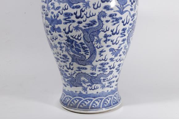 弘楊株式會(huì)社青花雲(yún)龍紋梅瓶