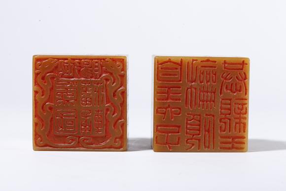 弘楊株式會社壽山田黃石雕獸紋印章（一對）