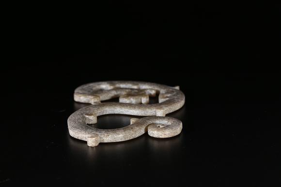 弘楊株式會社高古玉雕龍形佩