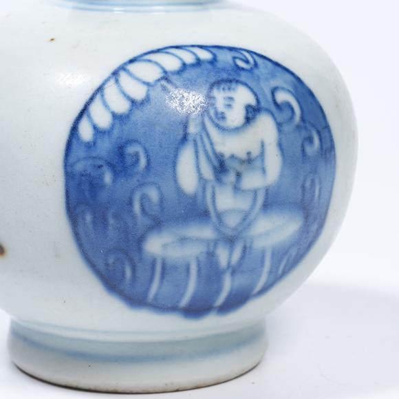 弘楊株式會(huì)社青花持蓮?fù)有」? style=