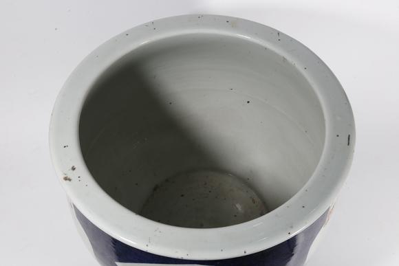 弘楊株式會(huì)社藍(lán)釉開(kāi)窗粉彩人物故事紋缸