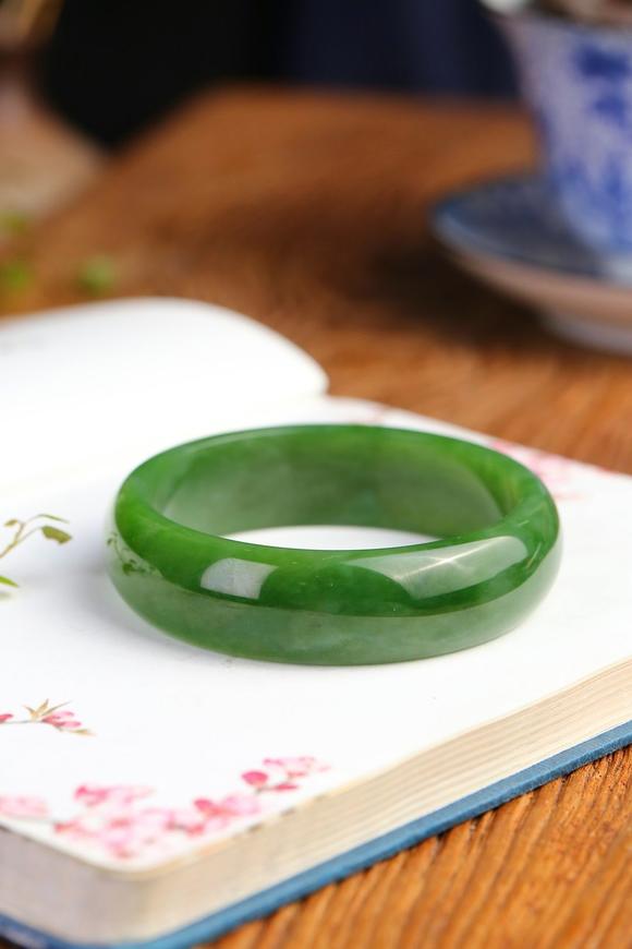 北京唐潮拍賣(mài)有限公司碧色蕩漾·輪胎手鐲精品和田玉碧玉