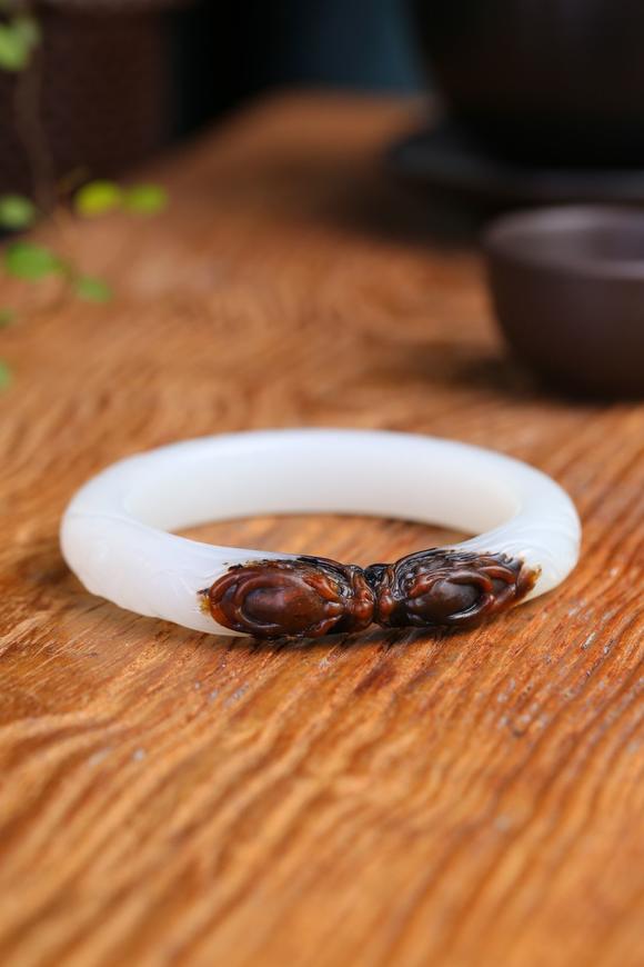 北京唐潮拍賣有限公司雙龍守護(hù)·手鐲精品和田玉籽料