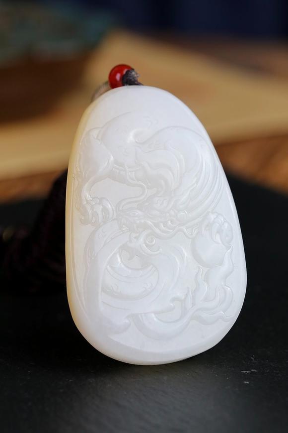 北京唐潮拍賣有限公司忠義關(guān)公精品和田玉且末掛件