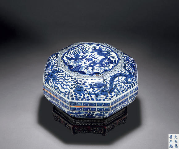三杉美術(shù)明萬曆 青花龍鳳紋八角蓋盒