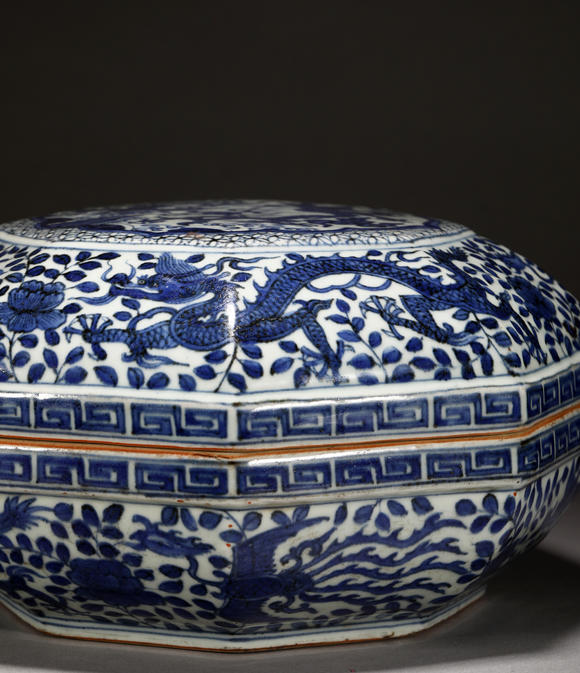 三杉美術(shù)明萬曆 青花龍鳳紋八角蓋盒