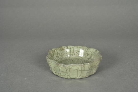 三杉美術(shù)哥窯米黃釉葵口花形洗