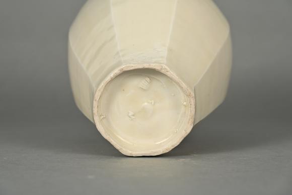 三杉美術(shù)定窯白釉八棱四係梅瓶
