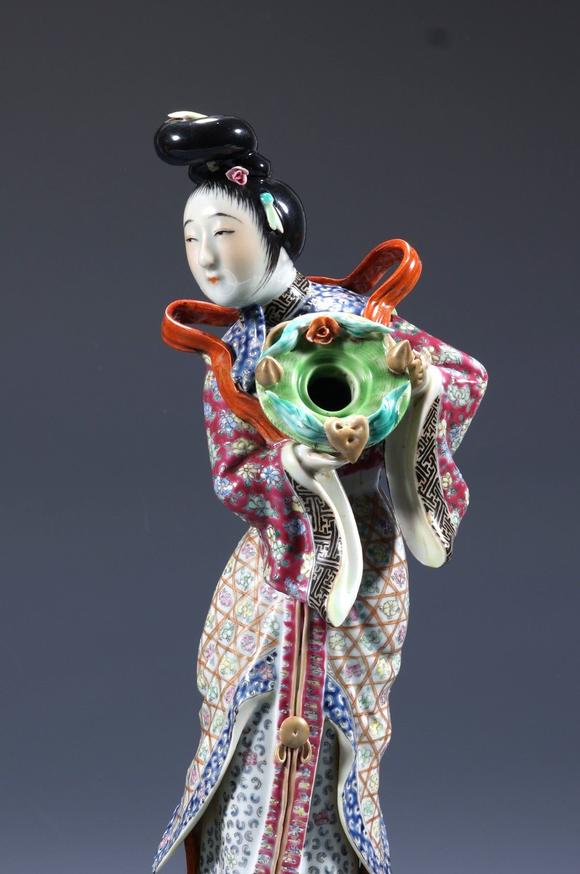 東京SAKURA拍賣（東京櫻花拍賣）民國 福建會(huì)館粉彩天女散花一對(duì)