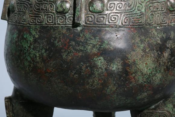 東京SAKURA拍賣（東京櫻花拍賣）商晚期—西周早期 青銅獸面紋鼎 （內(nèi)刻銘文）