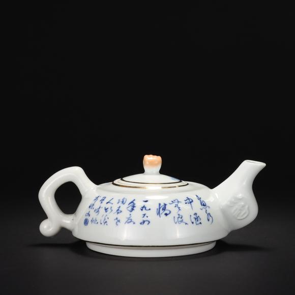 東京共成拍賣青花魚藻詩文茶壺