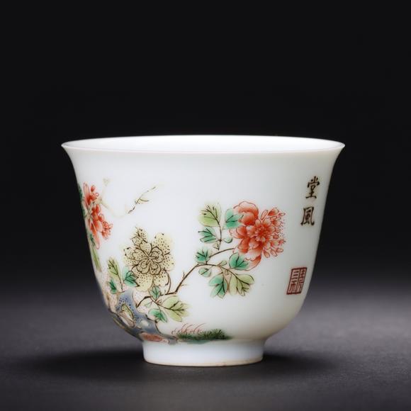 東京共成拍賣清康熙花卉詩(shī)文杯