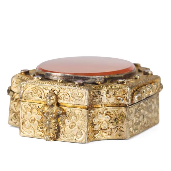 Duke's Auctions Lot 210 LADY EMMA HAMILTON INTEREST: A GILDED WHITE METAL PATCH BOX