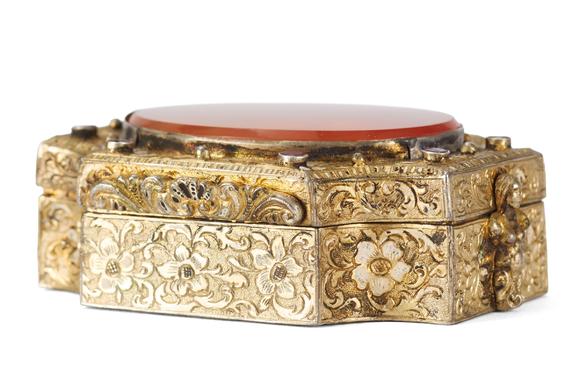 Duke's Auctions Lot 210 LADY EMMA HAMILTON INTEREST: A GILDED WHITE METAL PATCH BOX
