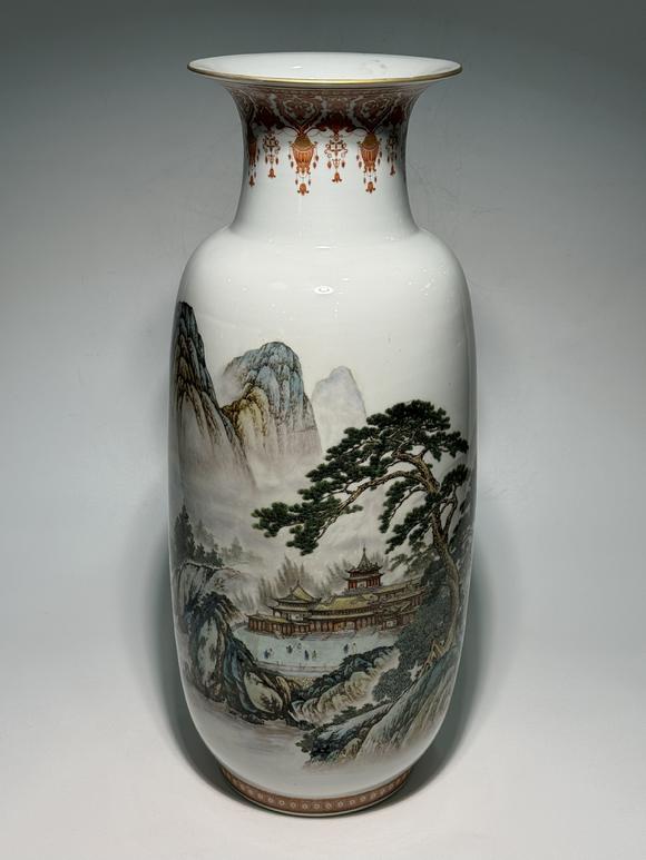 TrésOrs de ParisGrand vase cylindrique famille rose à paysage palatial, 19–20 siècle