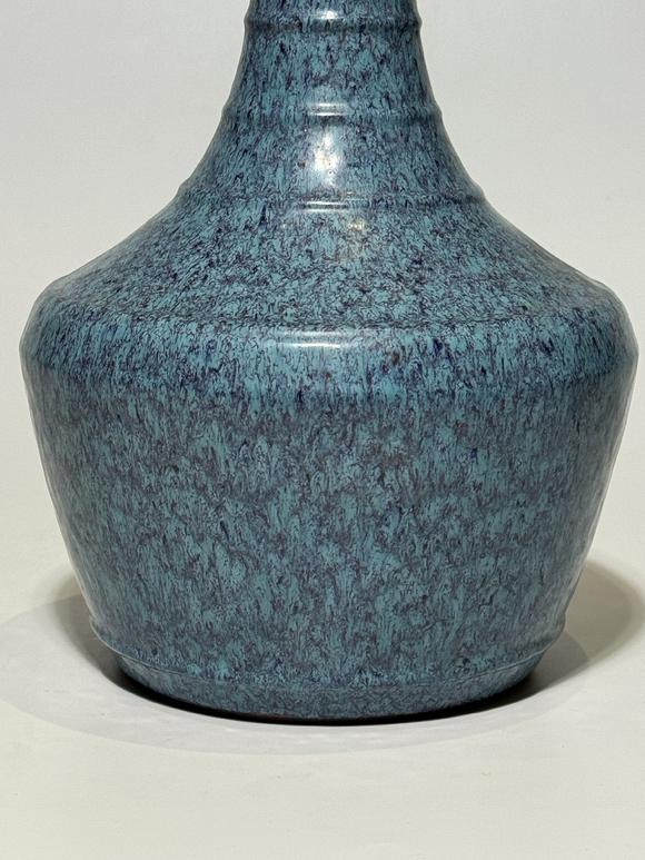 TrésOrs de ParisVase à long col à anneaux gla?age flammé, 18 siècle