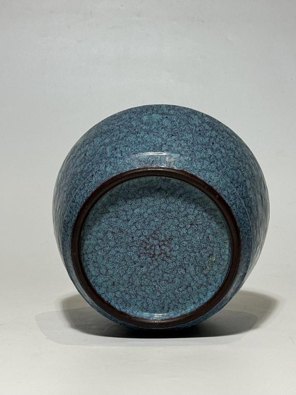 TrésOrs de ParisVase à long col à anneaux gla?age flammé, 18 siècle