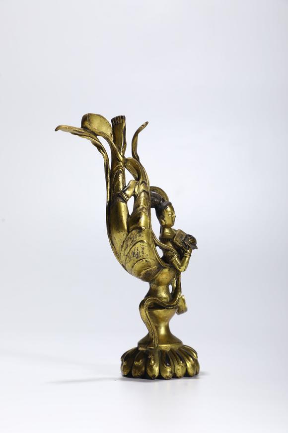 TrésOrs de ParisOrnement chinois ancien d’Apsara volante en bronze doré, 17–19 s.