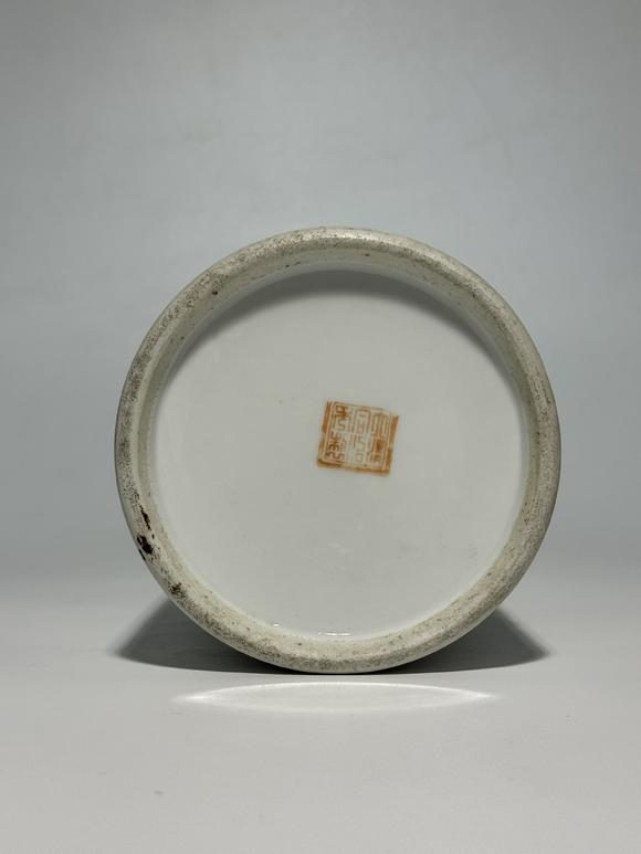 TrésOrs de ParisChapeau cylindrique perforé famille rose à oiseau sur rocher et fleurs, 19–20 siècle