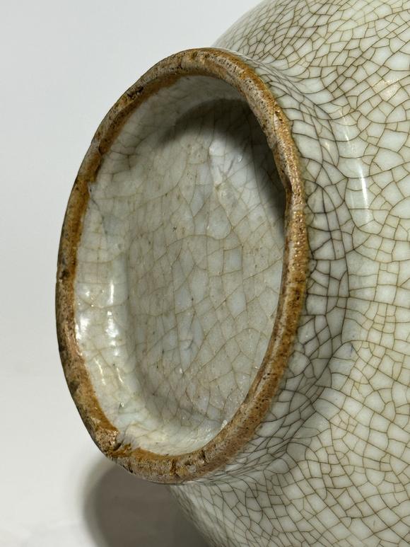TrésOrs de ParisVase à ventouse céladon craquelé imitation Ge, 18–19 siècle