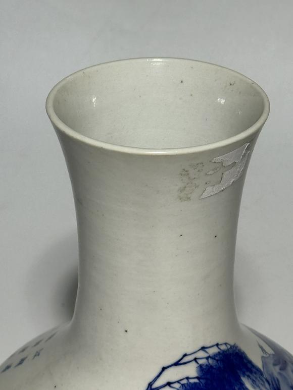 TrésOrs de ParisVase à panse ronde bleu à paysage de pêcheur, 18–19 siècle