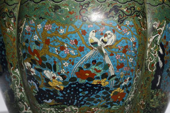 TrésOrs de ParisGrand bac cloisonné chinois ancien à oiseaux et fleurs, 18–19 s.
