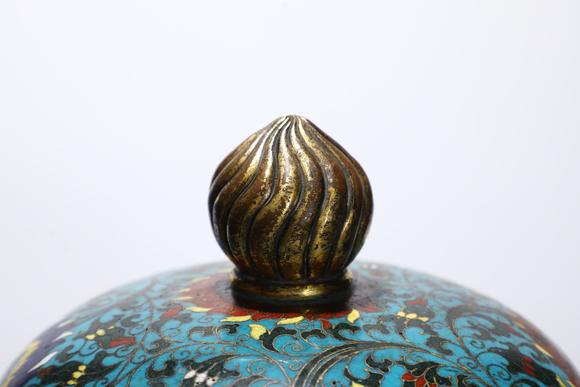 TrésOrs de ParisPot couvert cloisonné chinois ancien à fleurs entrelacées, 18–19 s.