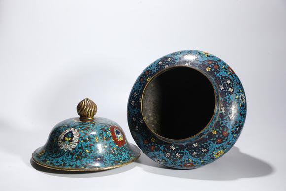TrésOrs de ParisPot couvert cloisonné chinois ancien à fleurs entrelacées, 18–19 s.