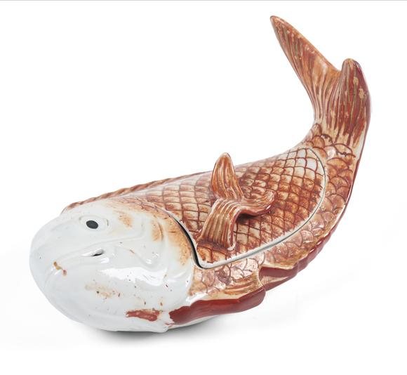 VERITAS Art AuctioneersA Chinese export porcelain 'Carp' box and cover