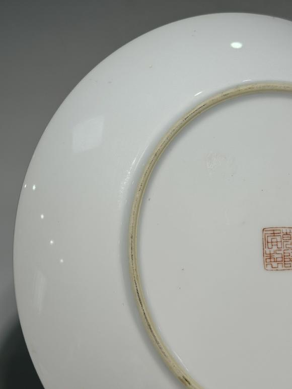 SEAVIEW AUCTIONS PTY LTDA Large Round Famille Rose Charger Painted with Flower Vase and Calligraphy Motifs, 19th–20th Century