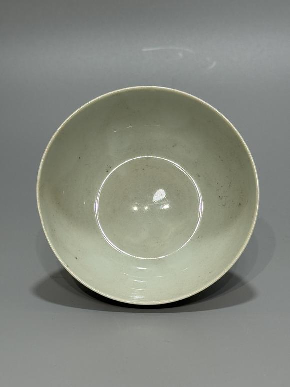 SEAVIEW AUCTIONS PTY LTDA Blue and White Bowl with Circular Floral Treasure Medallions, China, 18th century