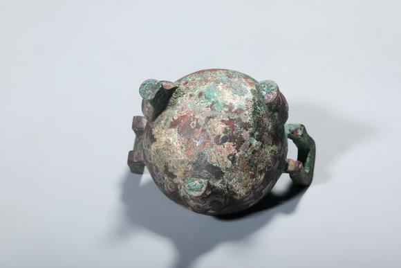SEAVIEW AUCTIONS PTY LTDA Bronze Tripod Ding Censer Inlaid with Gold Scroll Patterns, China, 3rd–2nd centuries BCE