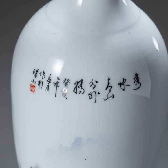 大阪國(guó)際1983年作 粉彩山水薄胎瓶