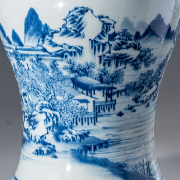 大阪國(guó)際清 青花山水人物水指