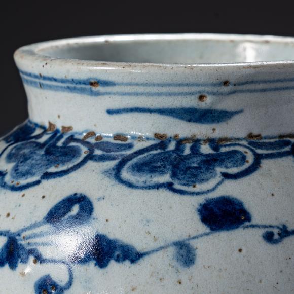 大阪國(guó)際李朝 花卉文壺