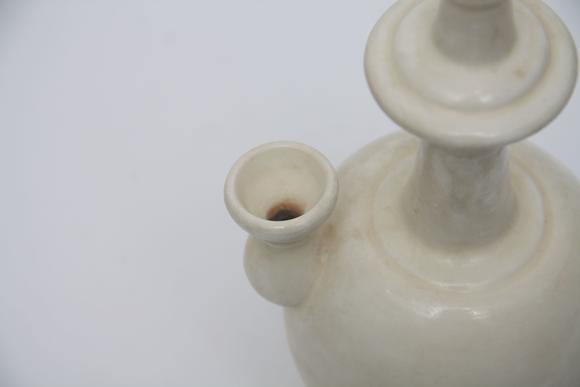 東京蕓術(shù)唐代  白釉凈瓶