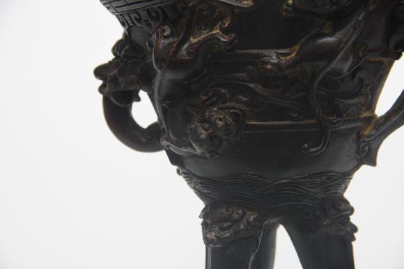 東京蕓術(shù)明 沉香龍紋酒杯
