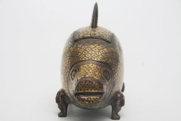 東京蕓術(shù)漢 錯(cuò)金龍魚