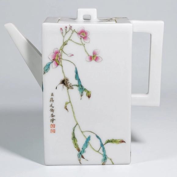 東京蕓術(shù)清蔣廷錫（保合太和）粉彩花鳥草蟲四方茶壺