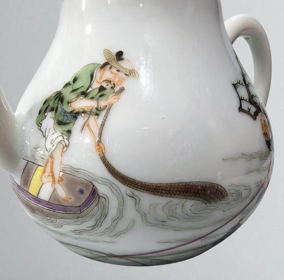 東京蕓術(shù)清雍正  粉彩人物捕魚圖壺