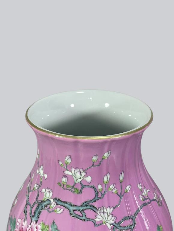 東京蕓術(shù)大清雍正 胭脂粉釉粉彩牡丹花卉瓜菱尊