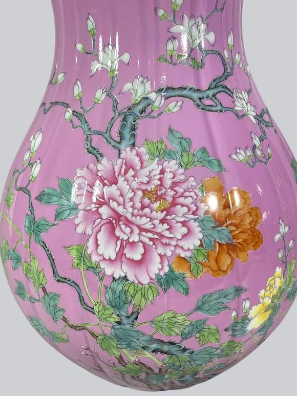 東京蕓術(shù)大清雍正 胭脂粉釉粉彩牡丹花卉瓜菱尊
